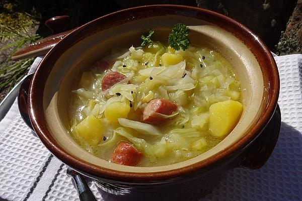 Pointed Cabbage Stew with Ground Meat and Ginger