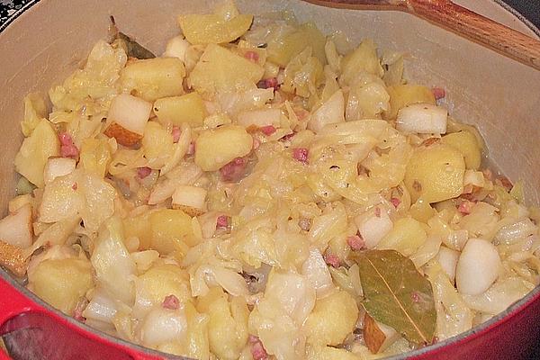 Pointed Cabbage Stew with Pears