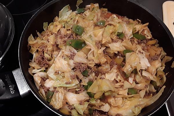 Pointed Cabbage with Minced Meat