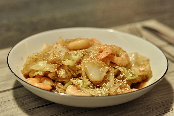 Pointed Cabbage with Wok Prawns