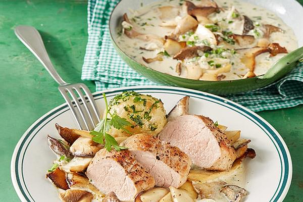 Pork Fillet with Creamy King Oyster Mushrooms