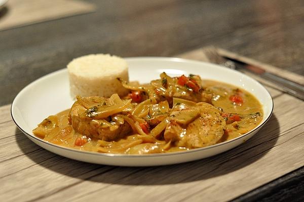 Pork Medallions in Onion Curry Cream