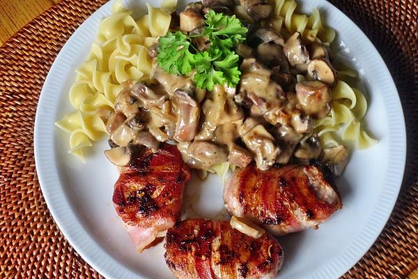 Pork Medallions with Ribbon Noodles and Delicious Mushroom Curry Sauce