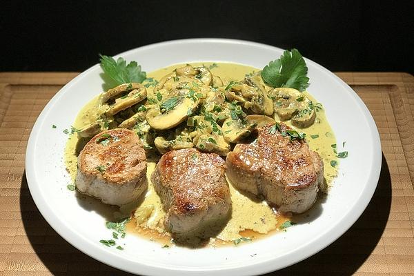 Pork Medallions with White Pepper Sauce and Mushrooms