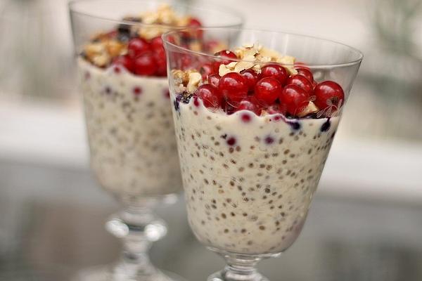 Porridge with Berries and Nuts