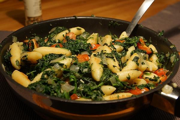 Potato Noodles with Spinach and Cherry Tomatoes