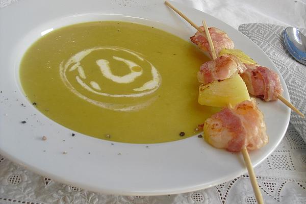 Potato Soup with Curry and Prawns