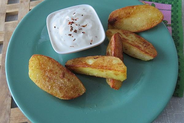 Potato Wedges with Garlic Dip