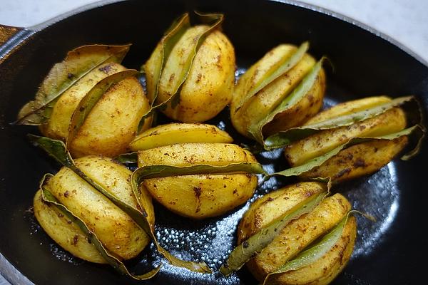 Potatoes Peppered with Bay Leaves