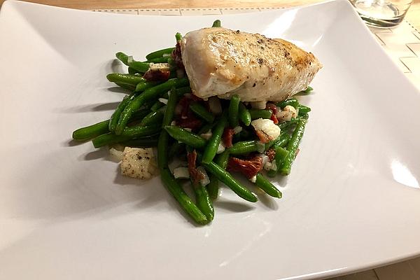 Princess Bean Salad with Sun-dried Tomatoes, Feta and Chicken Breast Fillet