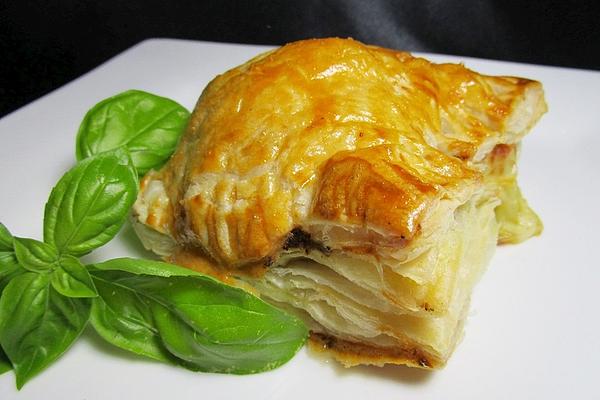 Puff Pastries with Goat Cheese and Tomatoes