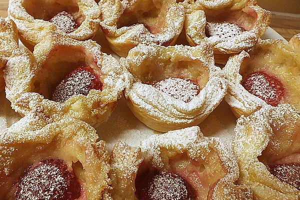Puff Pastry Banana Baskets with White Chocolate and Strawberries