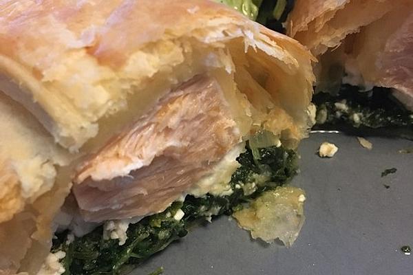 Puff Pastry Packet with Salmon, Sheep Cheese and Spinach