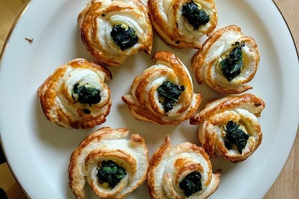 Puff Pastry Roses with Cream Cheese Filling