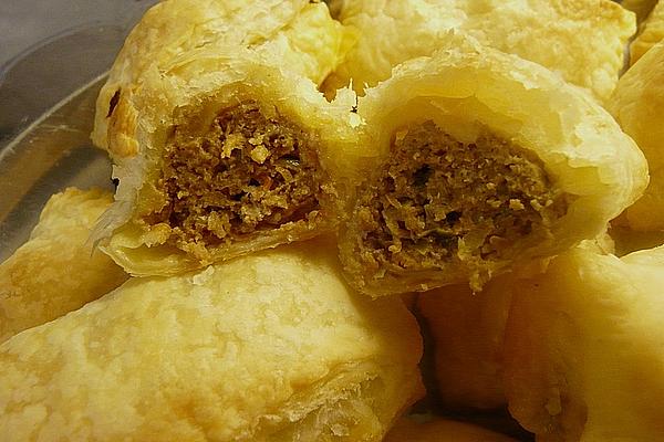 Puff Pastry with Spicy Carrot and Minced Meat Filling