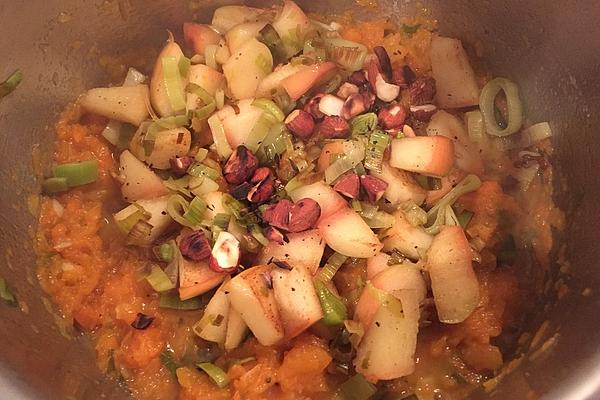Pumpkin and Carrot Sauce with Apple and Leek Topping