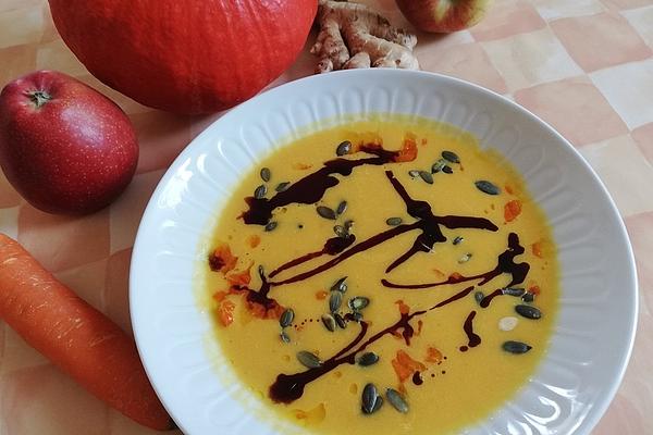 Pumpkin Soup with Apples, Carrots and Curry
