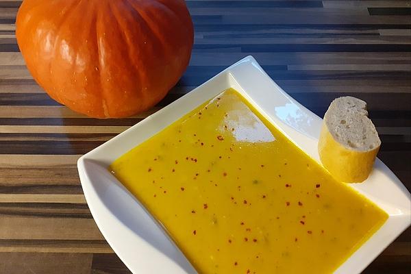 Pumpkin Soup with Processed Cheese and Minced Meat