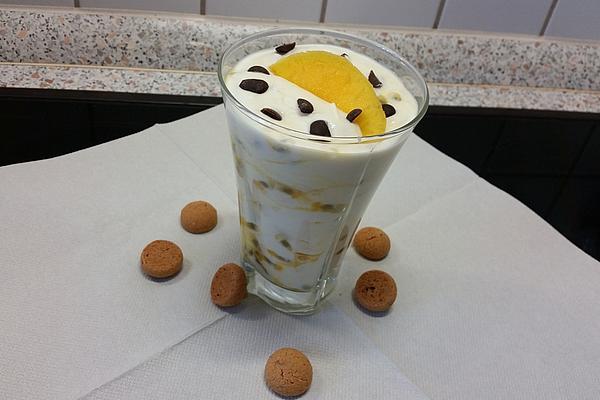 Quark-yoghurt-mascarpone-cream with Fruits