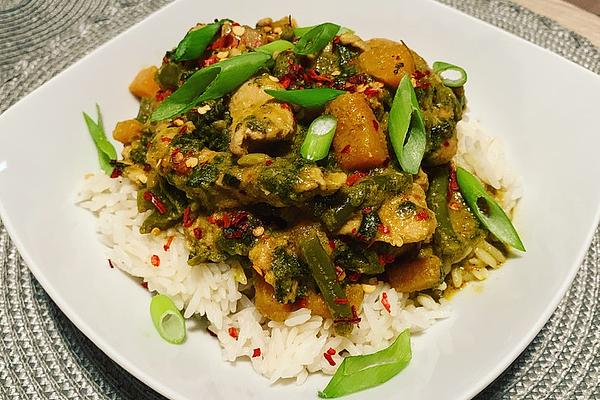 Quick Chicken Curry with Carrots, Peppers and Spinach