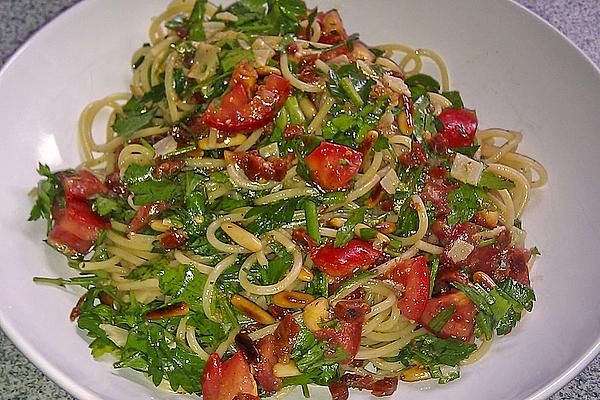 Quick Lukewarm Parsley Spaghetti with Cold Tomato Sauce