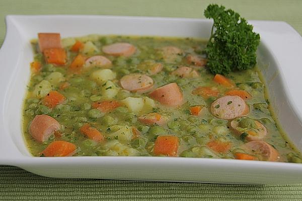 Quick Pea Soup Made from Frozen Peas and Fresh Carrots