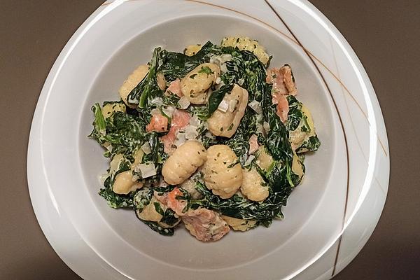 Quick Spinach – Salmon – Pot with Gnocchi