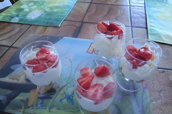 Quick Strawberry Rhubarb Yogurt Dessert