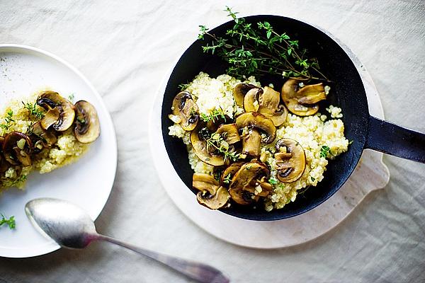 Quinoa Pan with Mushrooms and Garlic