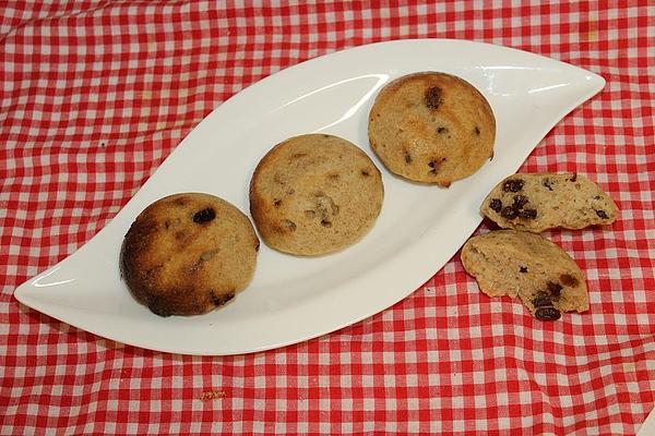 Raisin Rolls Made from Quark and Oil Dough