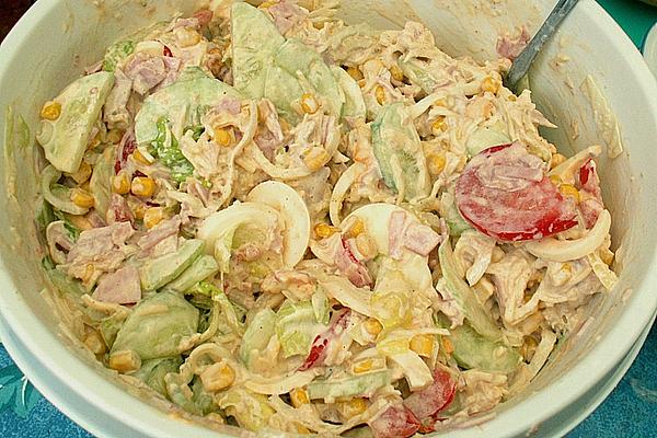 Raisinenkind`s Layered Salad with Tuna Dressing