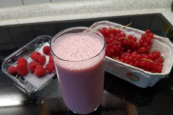 Raspberry and Currant Smoothie