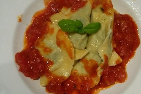 Ravioli with Gorgonzola and Spinach Filling and Tomato Sauce