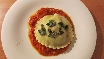 Ravioli with Two Different Fillings: Mushrooms and Tomato / Rocket