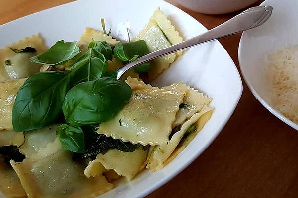 Ravioli with Spinach, Basil and Pancetta Filling