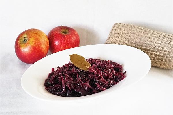 Red Apple Cabbage with Mulled Wine
