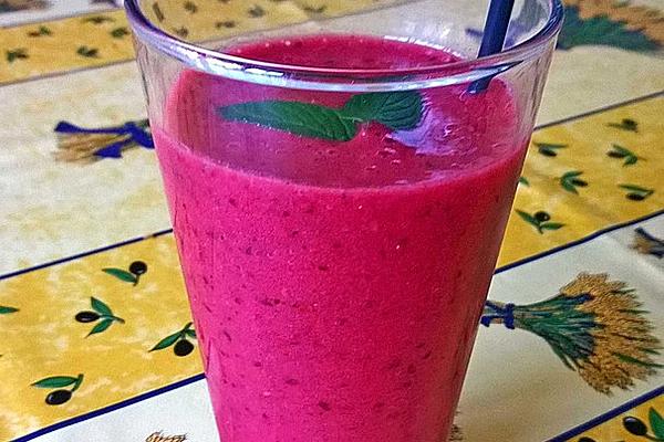 Red Berry and Lime Smoothie