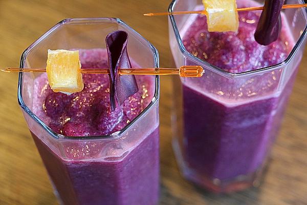 Red Cabbage and Orange Smoothie with Almonds