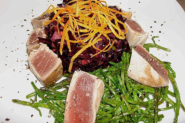 Red Cabbage Salad with Tuna and Seaweed