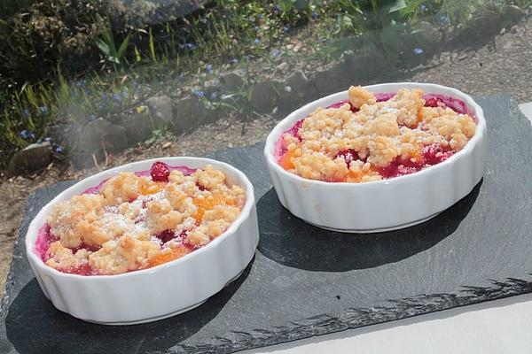 Red Currant and Peach Crumble