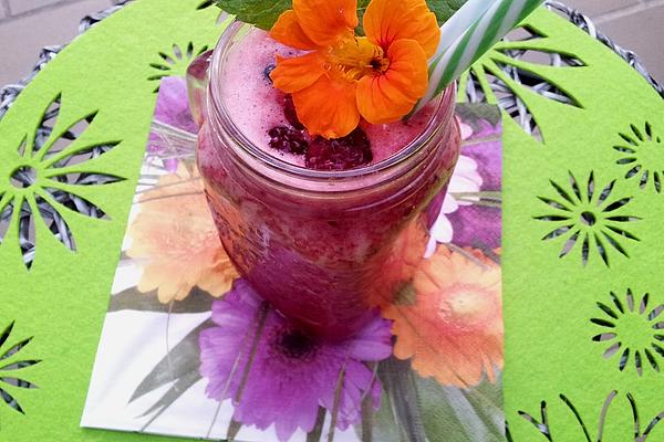 Refreshing Berry Smoothie