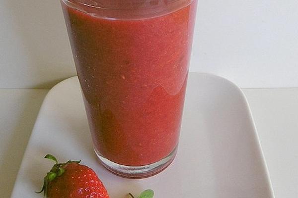 Refreshing Strawberry and Raspberry Smoothie