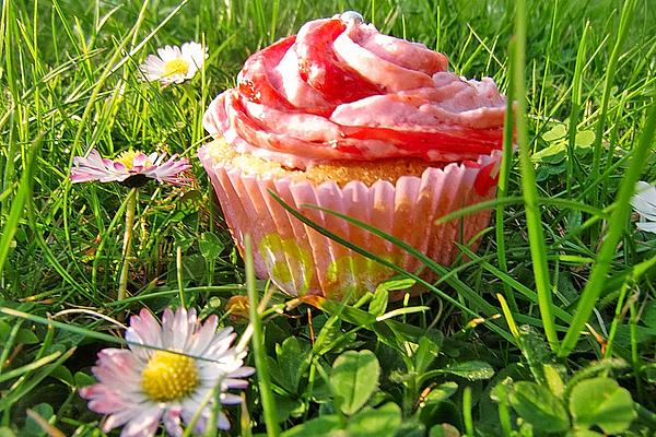 Rhubarb and Strawberry Cupcakes