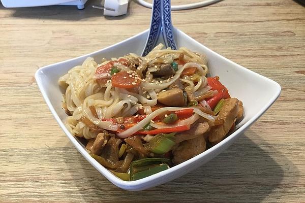 Rice Noodles and Chicken from Wok