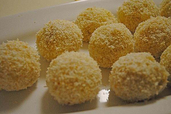 Rice Rice Balls with Coconut Flakes