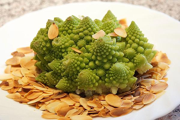 Romanesco with Flaked Almonds