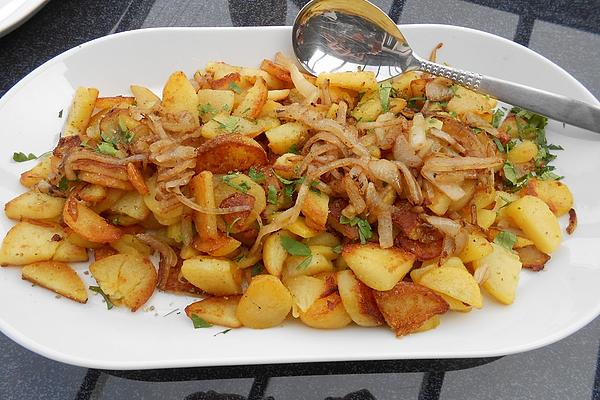 Roros Fine Fried Potatoes with Onions and Caraway Seeds