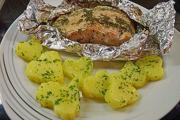 Roros Salmon Fillets Baked in Aluminum Foil with Heart-buttered Potato