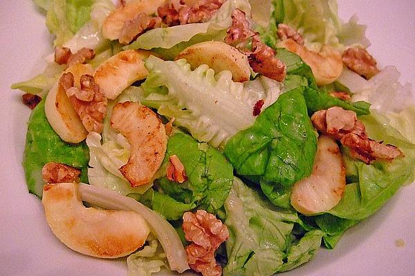 Salad with Apples and Walnuts