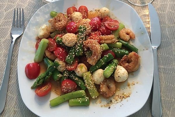 Salad with Green Asparagus and Prawns
